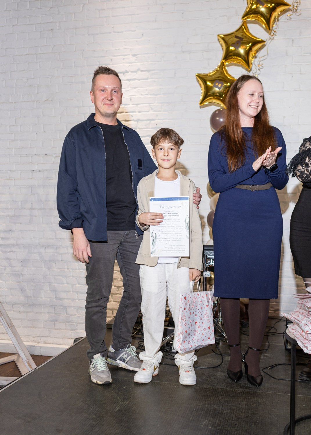 Яркая фотосессия для выпускного 4 класса в ресторане Весенний лофт. Семейный и детский фотограф в СПБ, Пушкин, Колпино, Славянка, Тосно