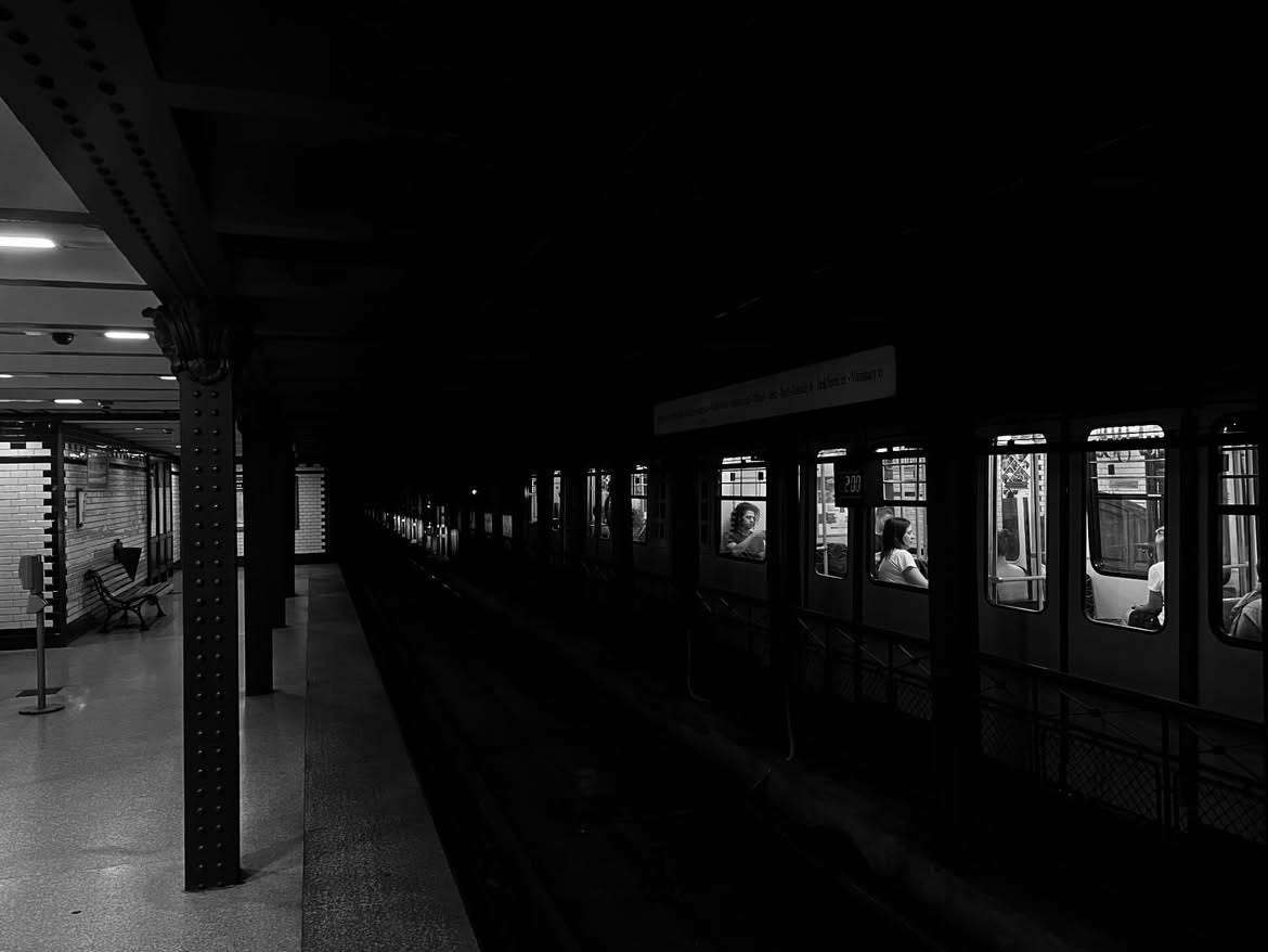 STREET PHOTOGRAPHY. Photographer in Budapest  — Yura Knyazev