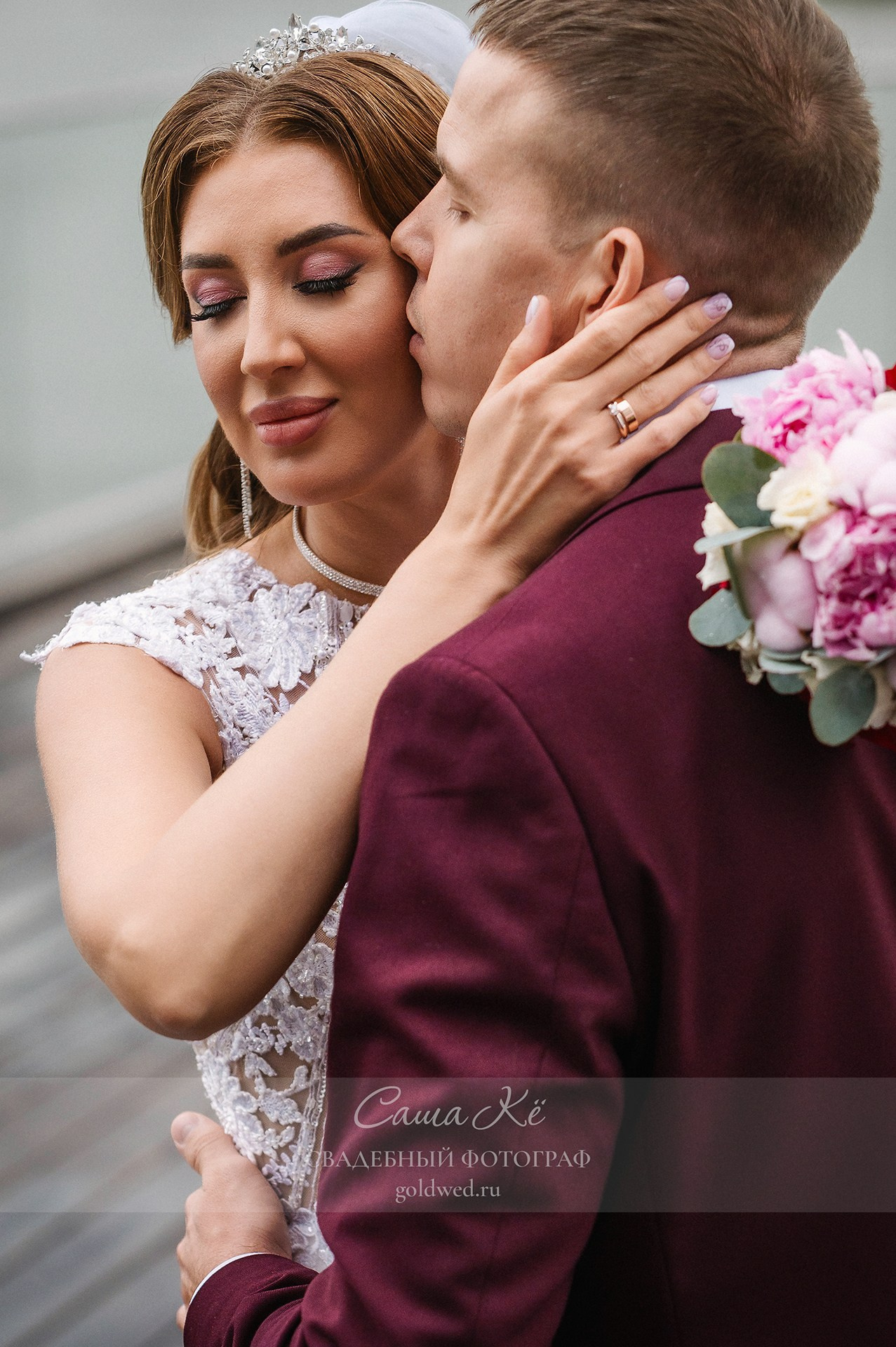 Свадебная фотосессия A&N в дождливую и пасмурную погоду в Новосибирске от профессионального фотографа Саши Кё. Свадебный, семейный и event фотограф в Новосибирске и Новосибирской области Саша Кё