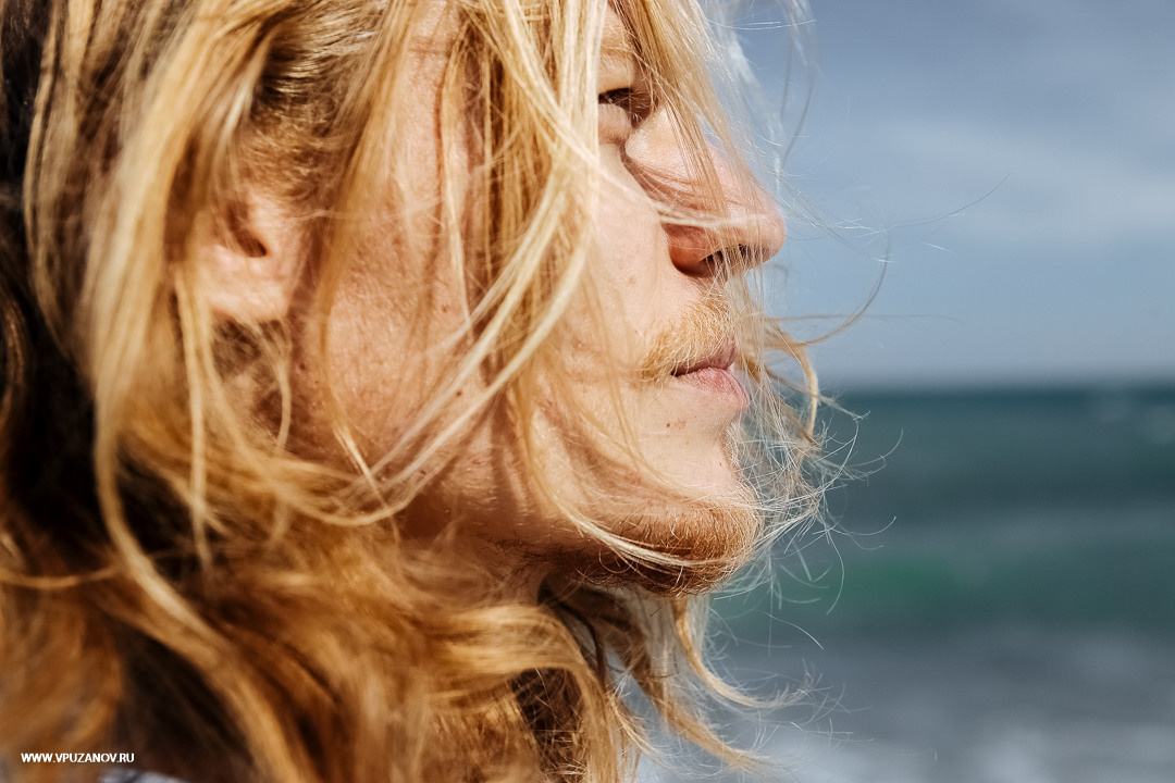Lovestory на побережье моря в Крыму - ветер любви в волосах