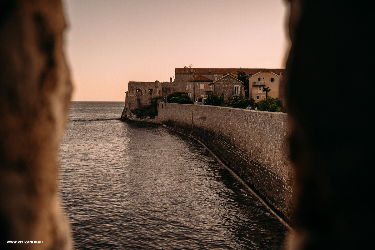 Любовная история в Черногории в старом городе