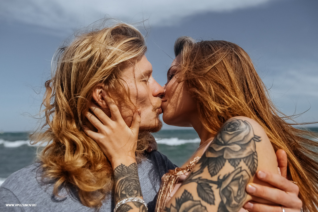 Lovestory на побережье моря в Крыму - ветер любви в волосах