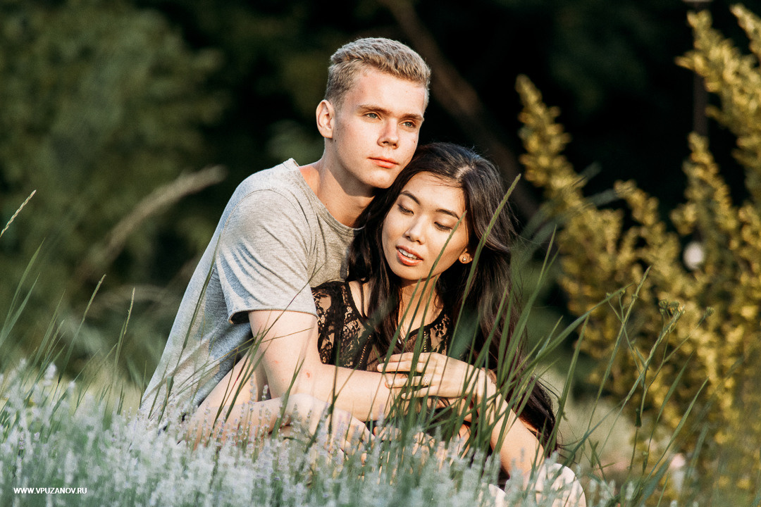 Лавстори фотосъемка в Крыму около дворца и лавандового поля