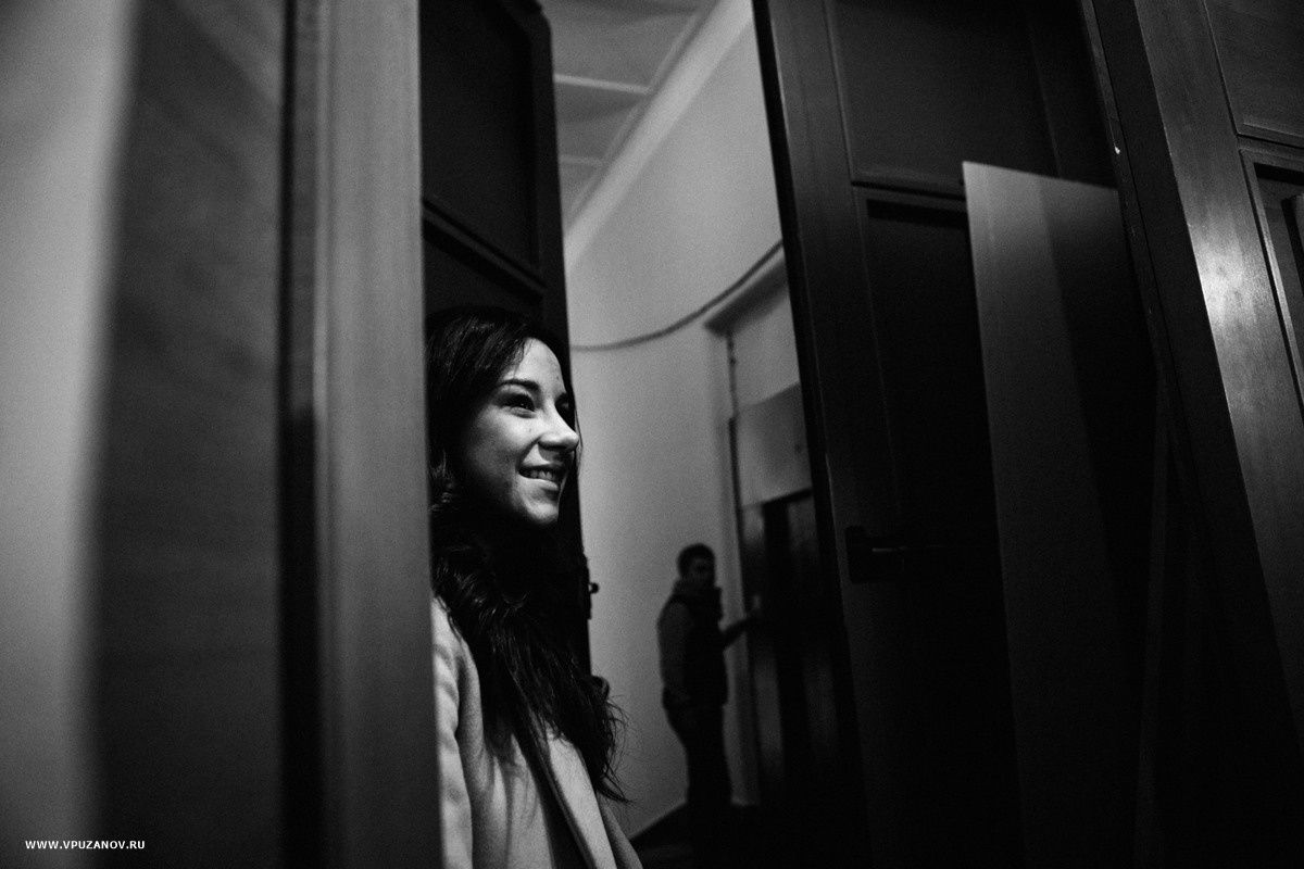 Лавстори фотосъемка с перьями и подушками