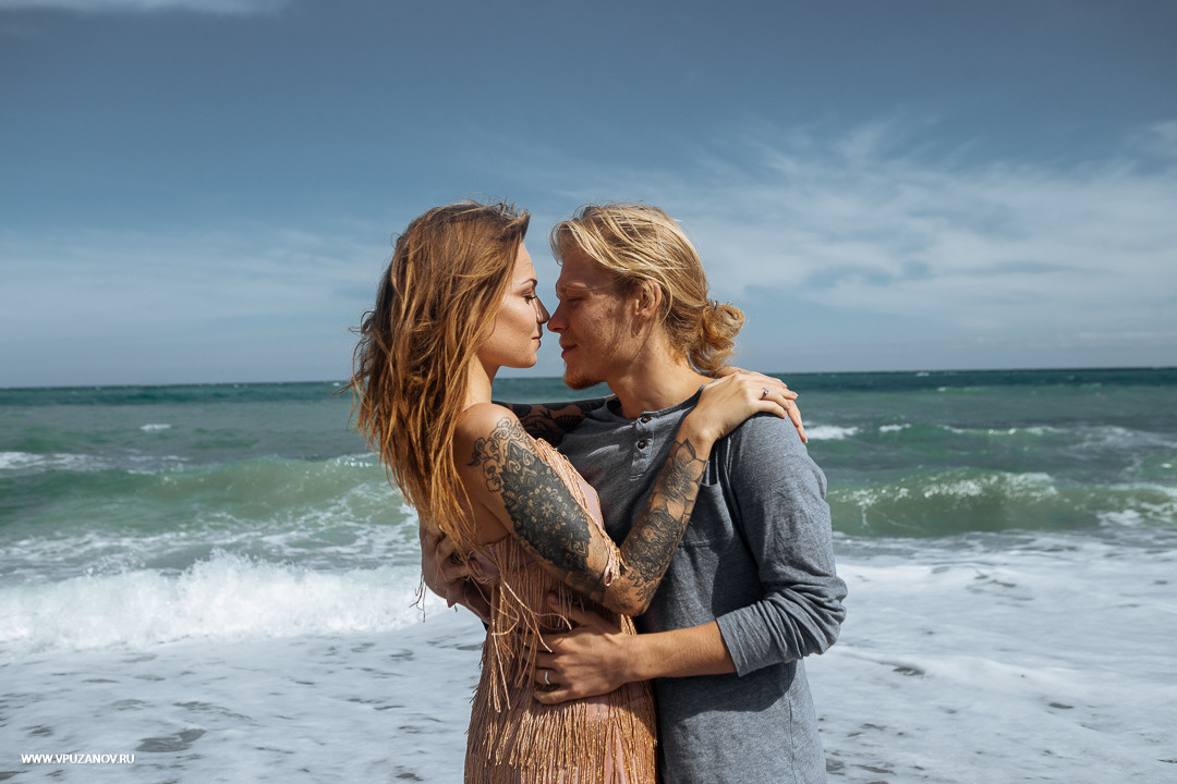 Lovestory на побережье моря в Крыму - ветер любви в волосах