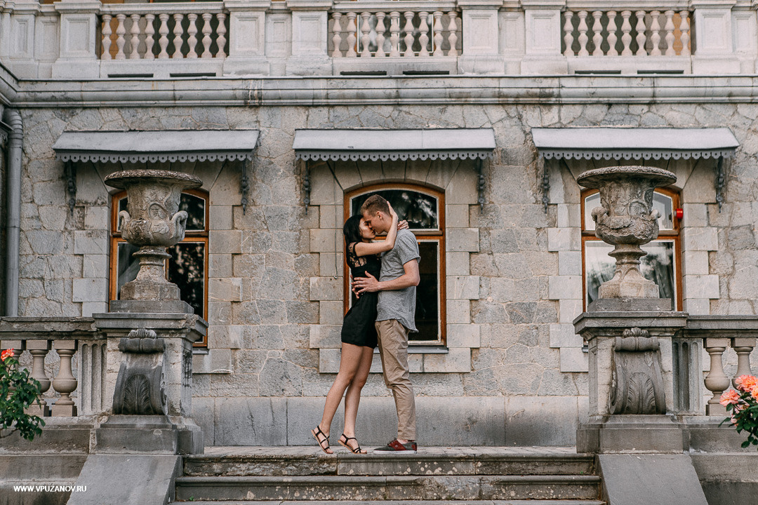 Лавстори фотосъемка в Крыму около дворца и лавандового поля