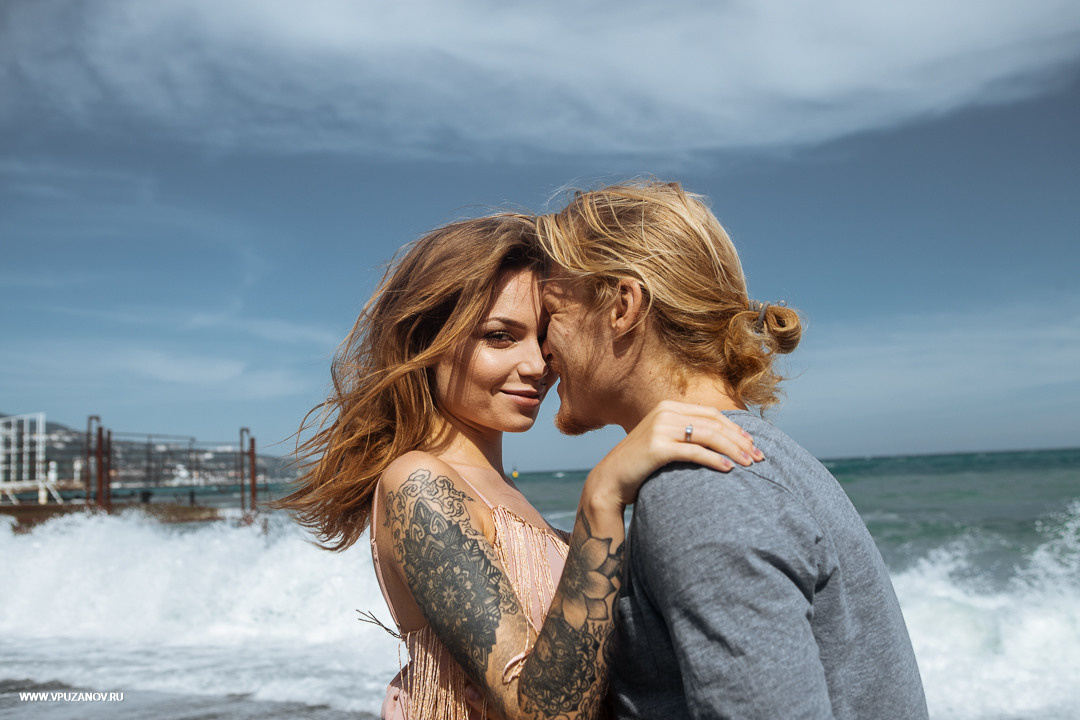 Lovestory на побережье моря в Крыму - ветер любви в волосах
