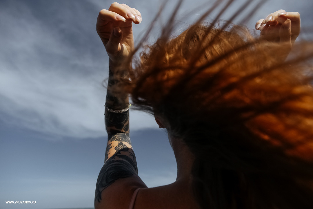 Lovestory на побережье моря в Крыму - ветер любви в волосах