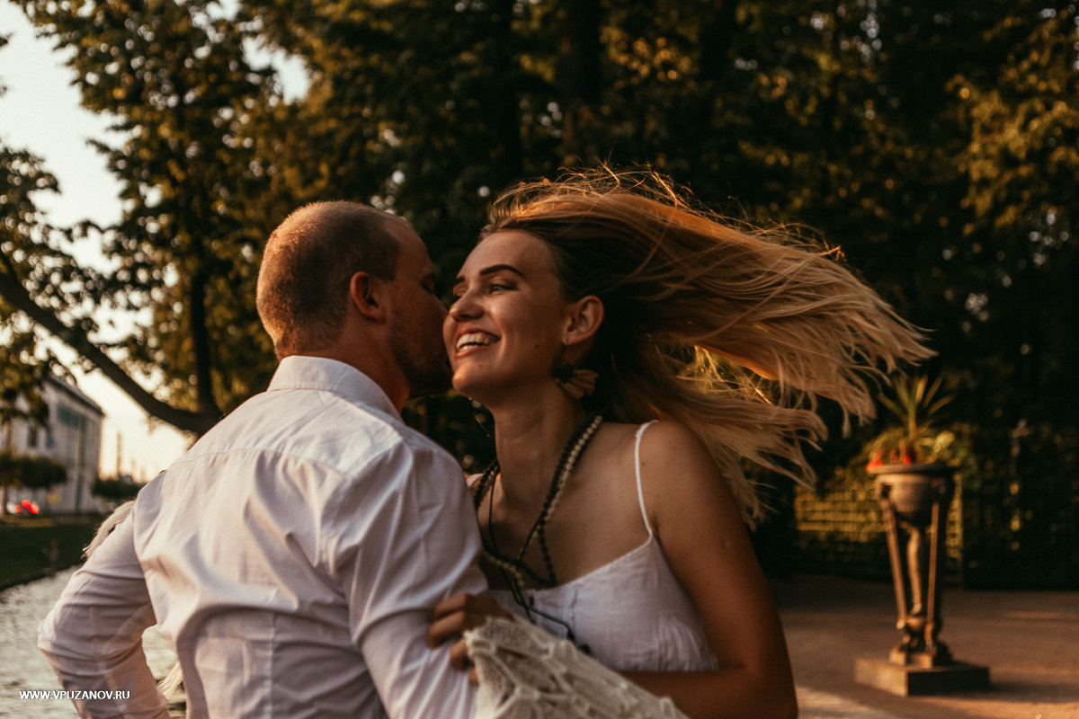 Фотосъемка Лавстори в центре Санкт-Петербурга и на балконе фотостудии