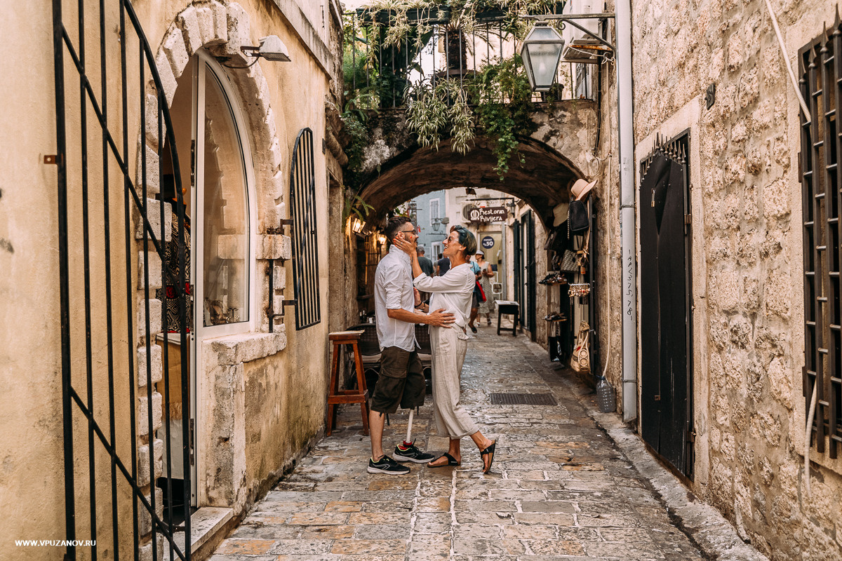 Любовная история в Черногории в старом городе