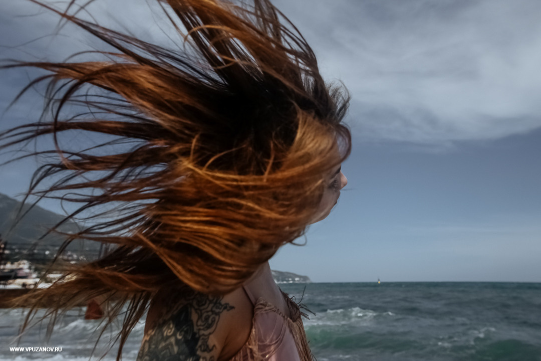 Lovestory на побережье моря в Крыму - ветер любви в волосах