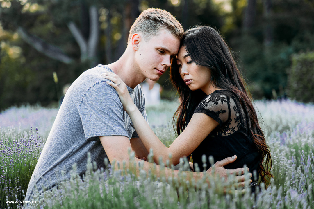 Лавстори фотосъемка в Крыму около дворца и лавандового поля