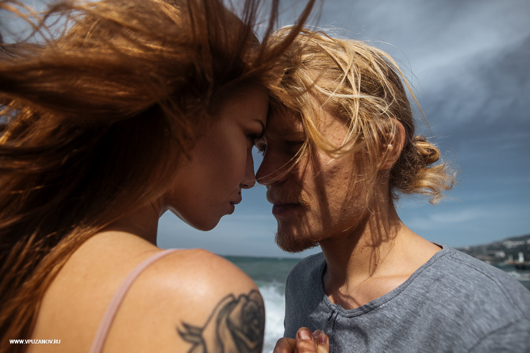 Lovestory на побережье моря в Крыму - ветер любви в волосах