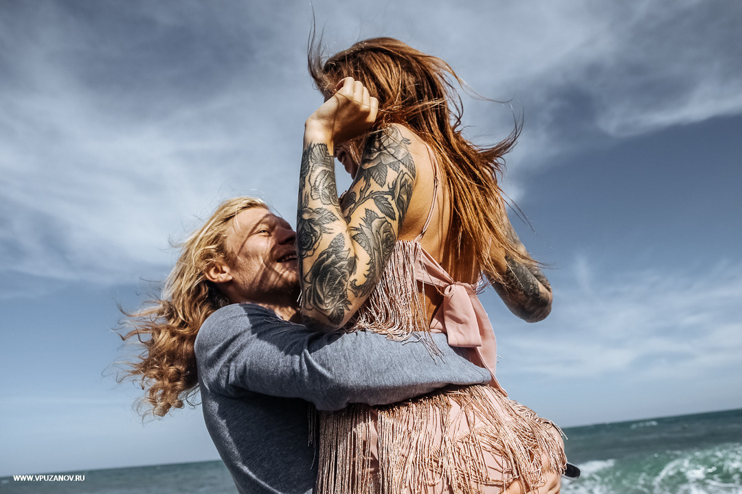 Lovestory на побережье моря в Крыму - ветер любви в волосах