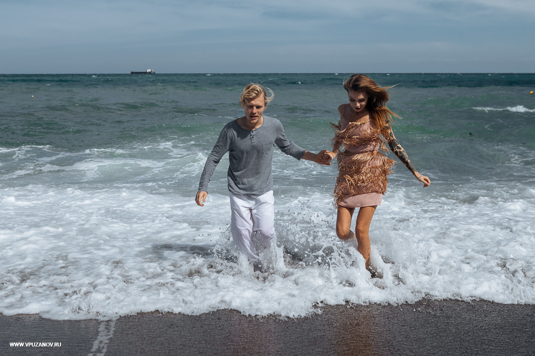 Lovestory на побережье моря в Крыму - ветер любви в волосах