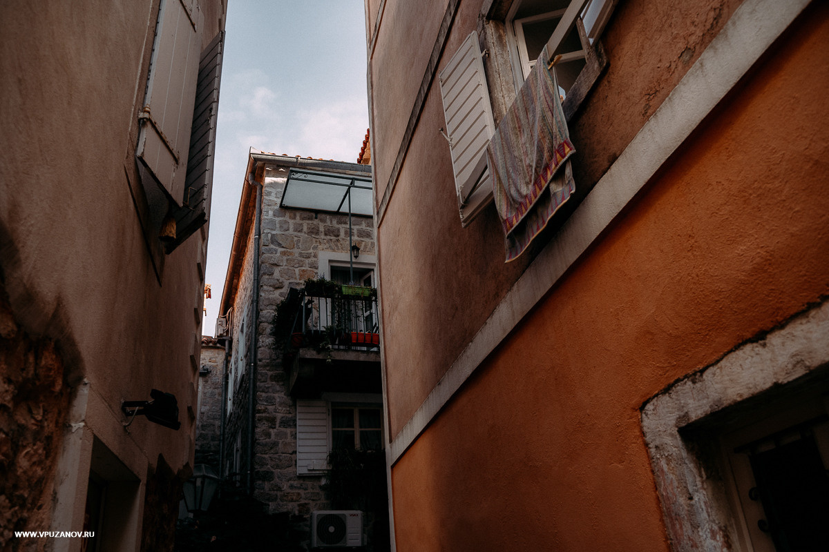 Любовная история в Черногории в старом городе