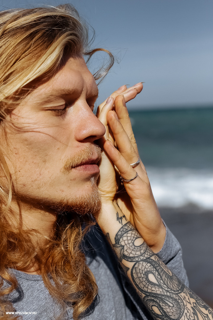 Lovestory на побережье моря в Крыму - ветер любви в волосах