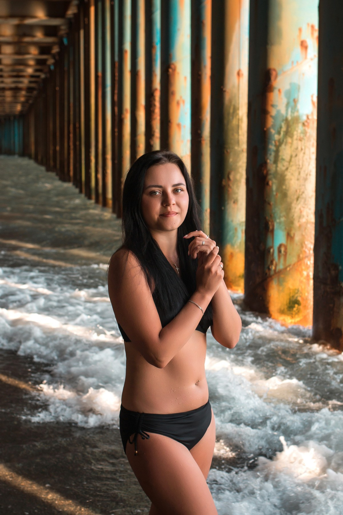 Фотосессия на пляже Сочифорния с колоннами в Адлере. Фотограф Сочи Адлер. Солькаева Анастасия