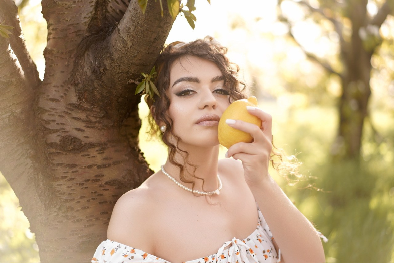 Девушка с лимонами. Свадебный фотограф в Ростове-на-Дону. Таинство Крещения и Венчания, семейные фотосессии. Алёна Чёботова