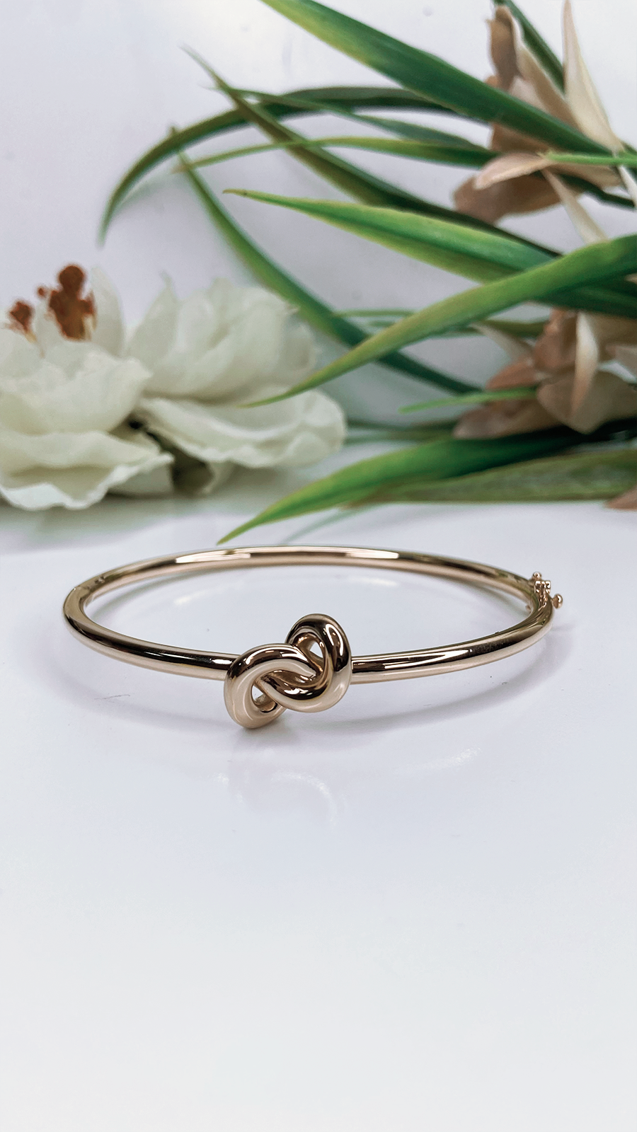 Браслет узелок из красного золота.