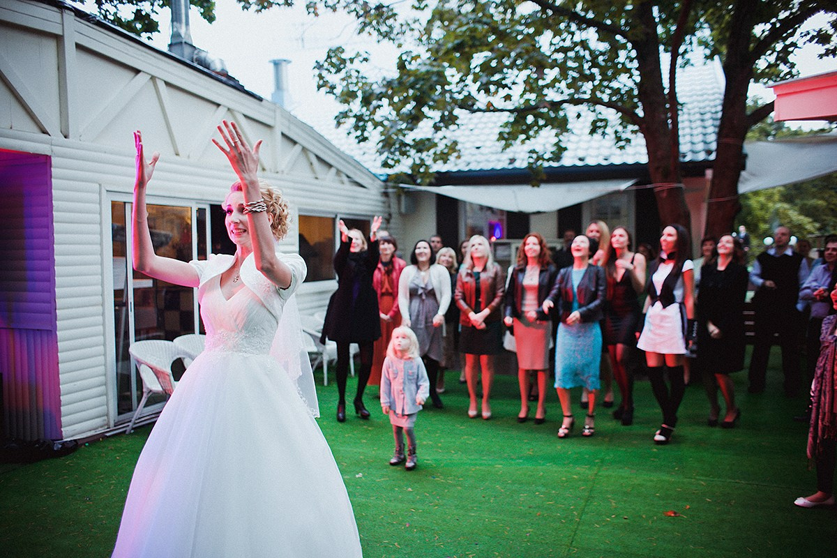 Свадебная прогулка Алекса и Даши. Фотограф крещение венчание в Петербурге! Помогает подобрать храм и посоветовал душевного батюшку в СПб