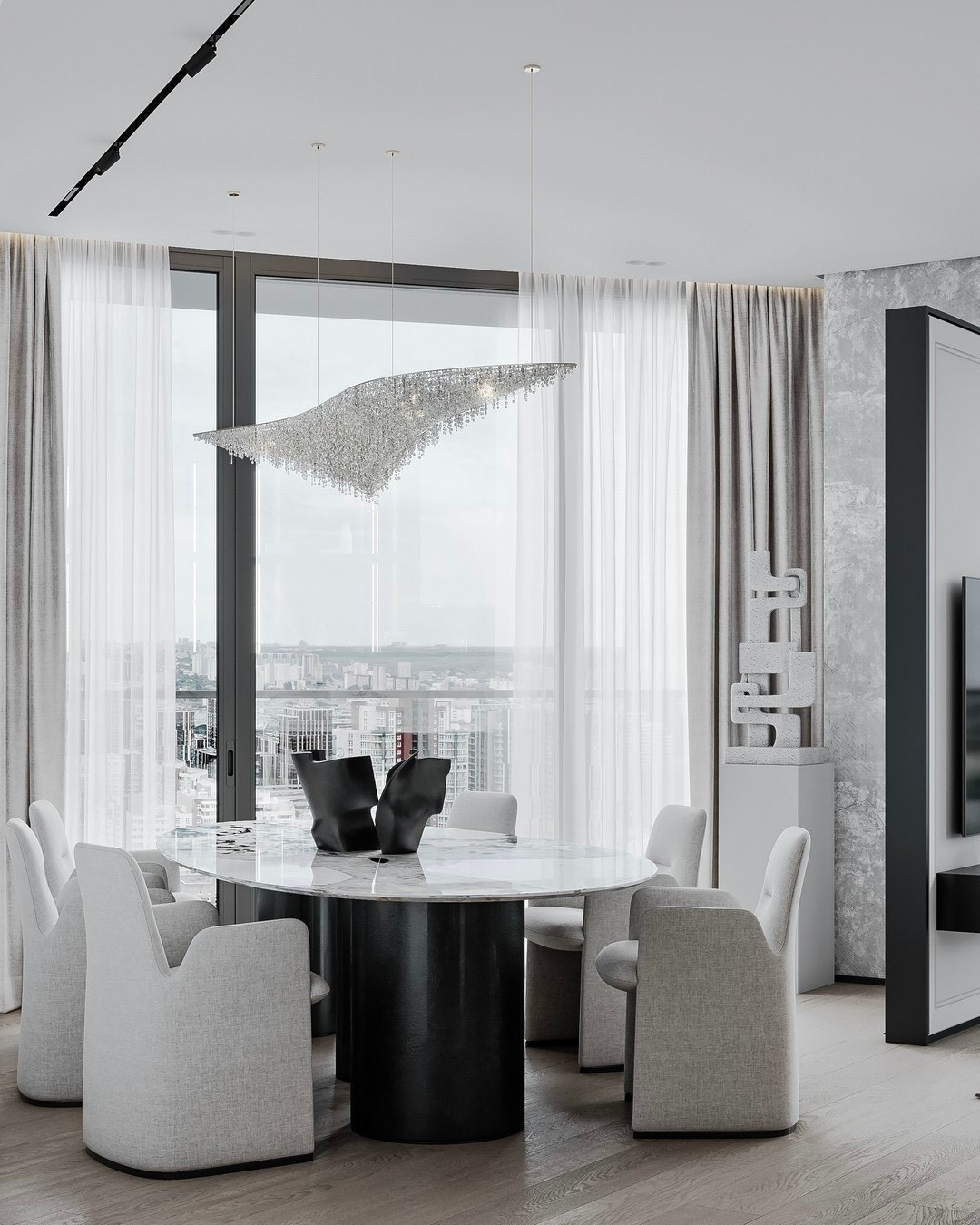Столовая зона с мраморным столом и хрустальной люстрой — современный интерьер Валерии Котович
