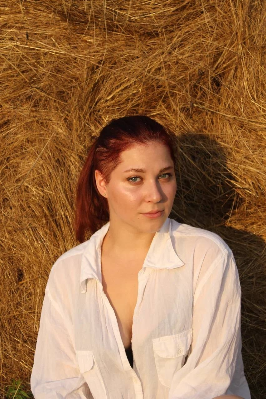 «Девушка и сено». Anastasiabraga.sheisart