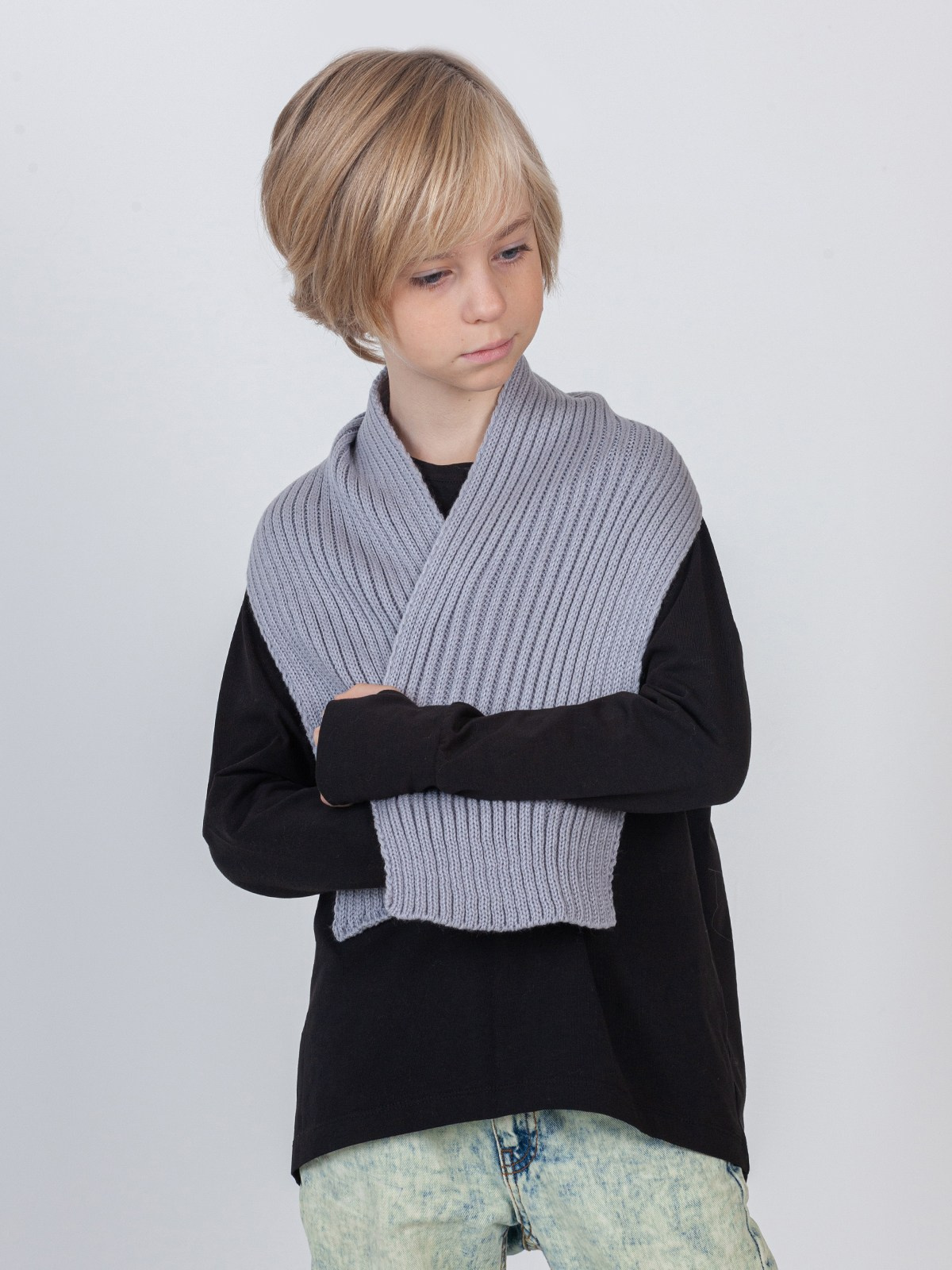 Фотосъёмка детских шарфов для валдберриз. Сборные фотосъёмки в Москве. фотосессии одежды.фотограф