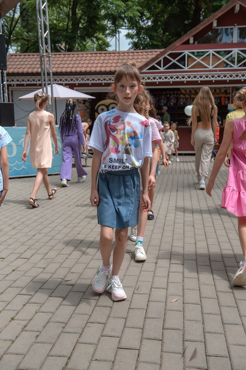 Парк Ривьера дефиле HAPPYkids. Семейный и коммерческий фотограф в Сочи Александр Бодунов