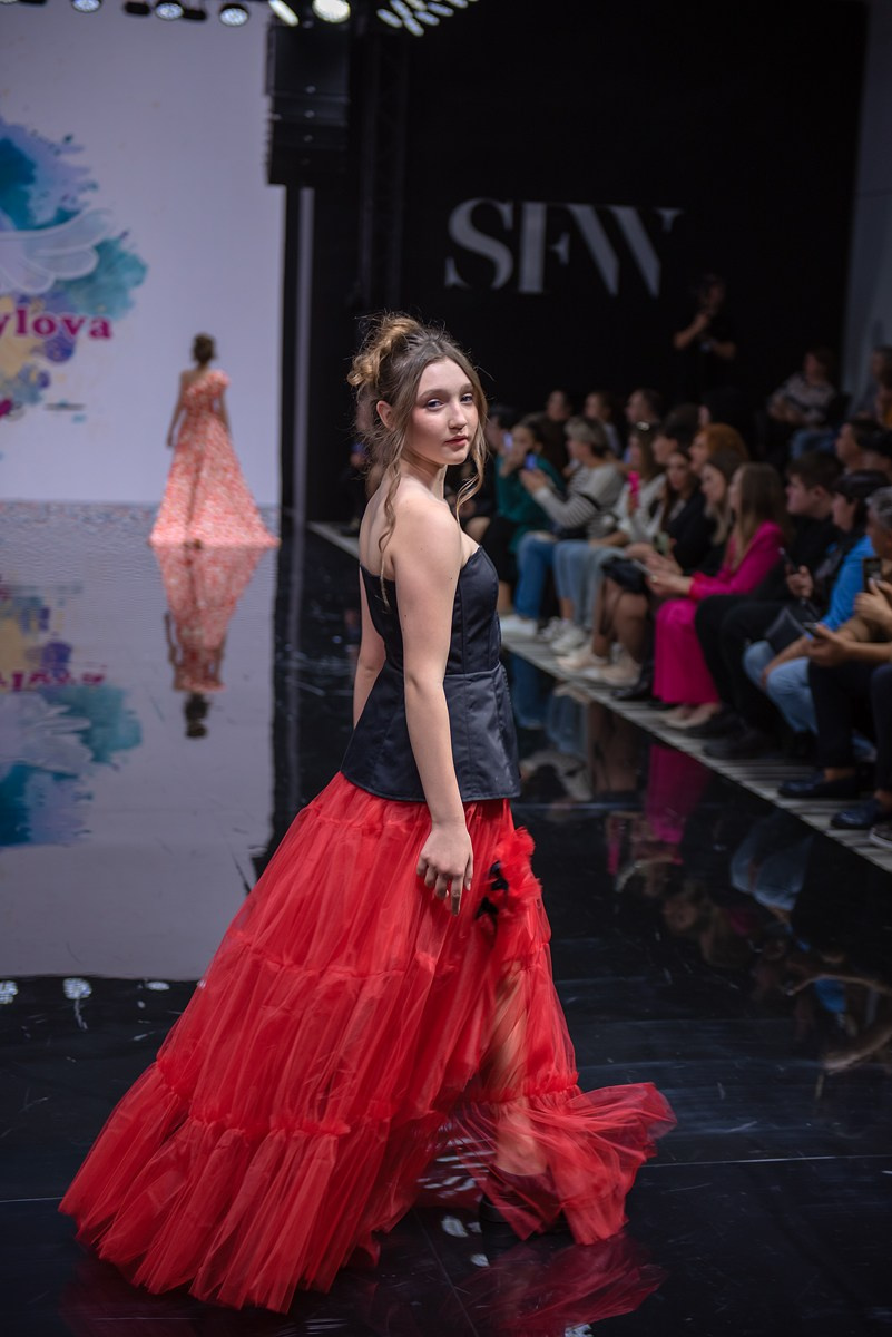 SochiFashionWeek2024 дизайнер Юлия Крылова. Семейный и коммерческий фотограф в Сочи Александр Бодунов