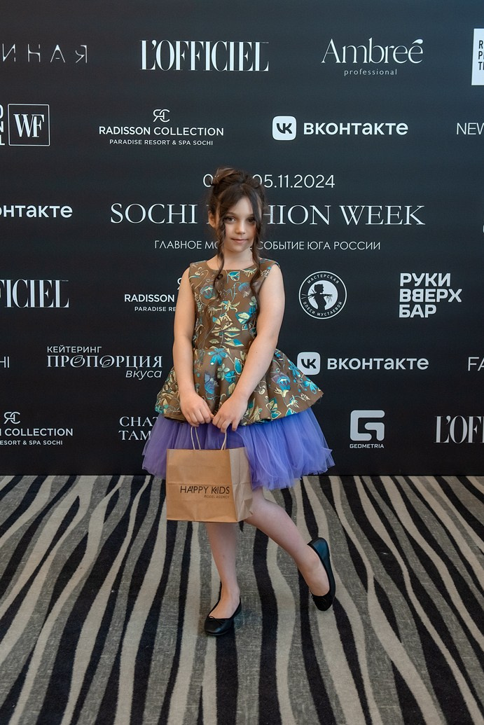 SochiFashionWeek2024 дизайнер Юлия Крылова. Семейный и коммерческий фотограф в Сочи Александр Бодунов