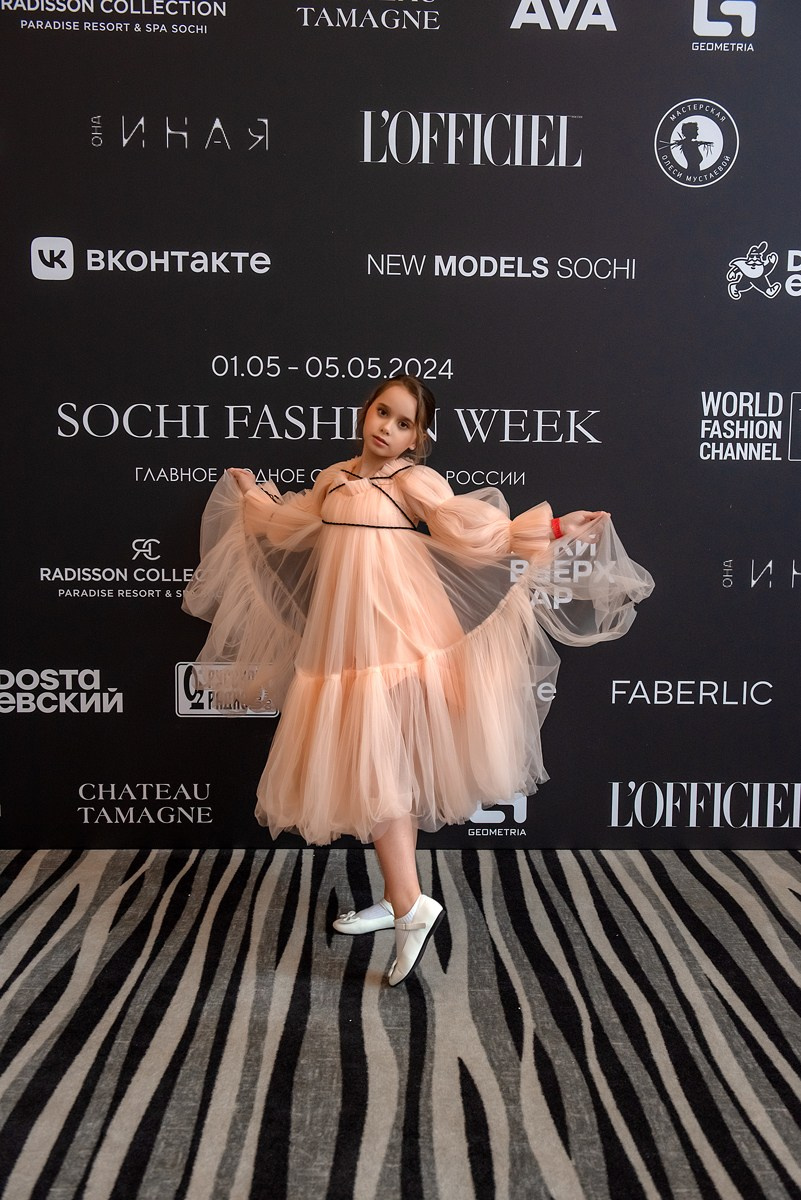 SochiFashionWeek2024 дизайнер Анохина. Семейный и коммерческий фотограф в Сочи Александр Бодунов