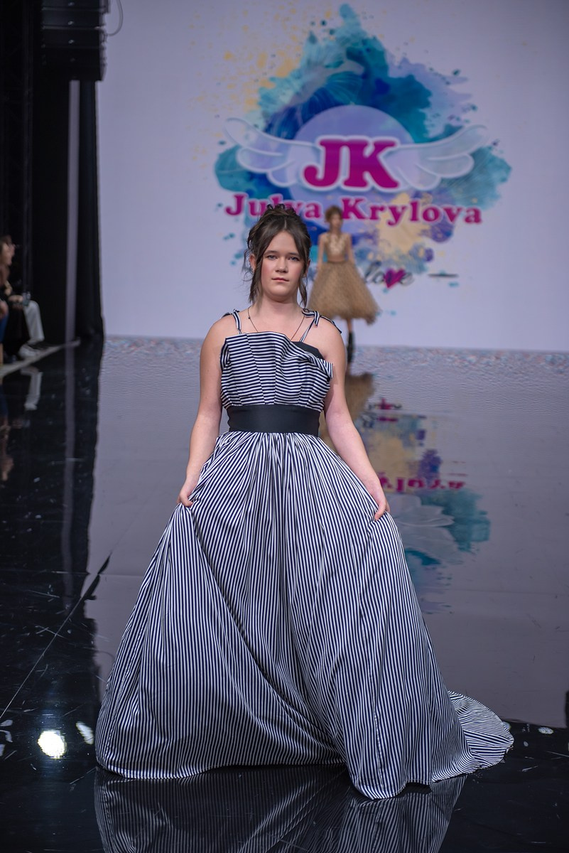 SochiFashionWeek2024 дизайнер Юлия Крылова. Семейный и коммерческий фотограф в Сочи Александр Бодунов