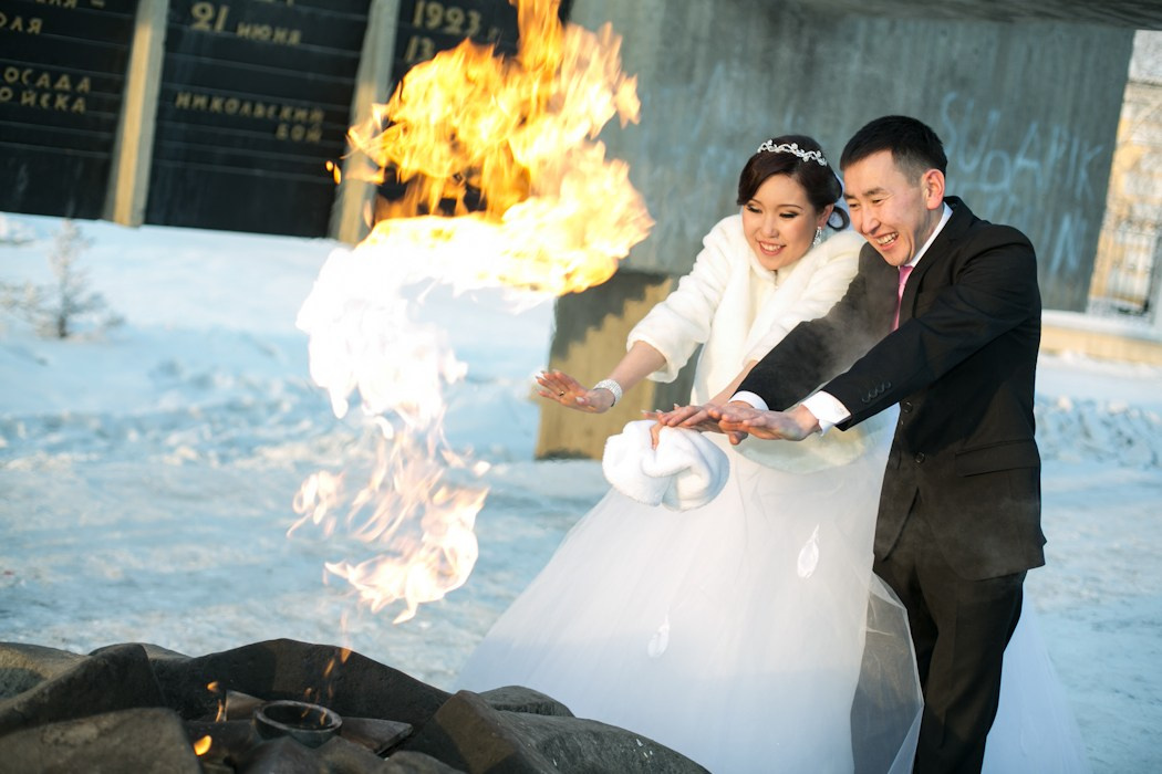 Зимнее свадебное фото. Фотограф Надежда Куин, Якутск