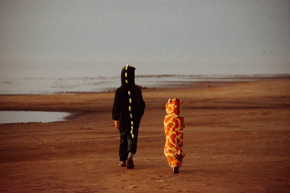 Семейная съемка на Рыбинском водохранилище. Ветрено. Семейный и детский фотограф в Москве