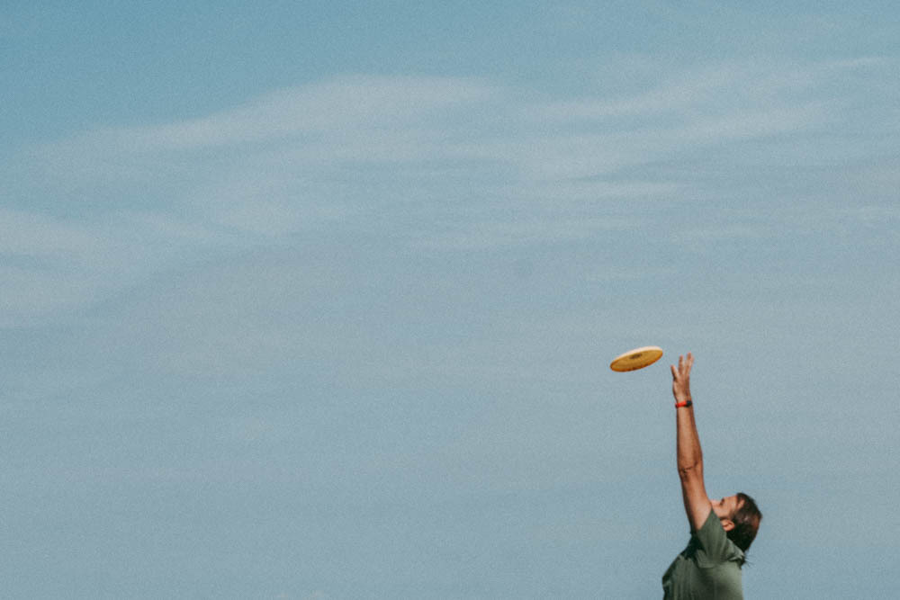 Семейная съемка на Рыбинском водохранилище. Ветрено. Семейный и детский фотограф в Москве