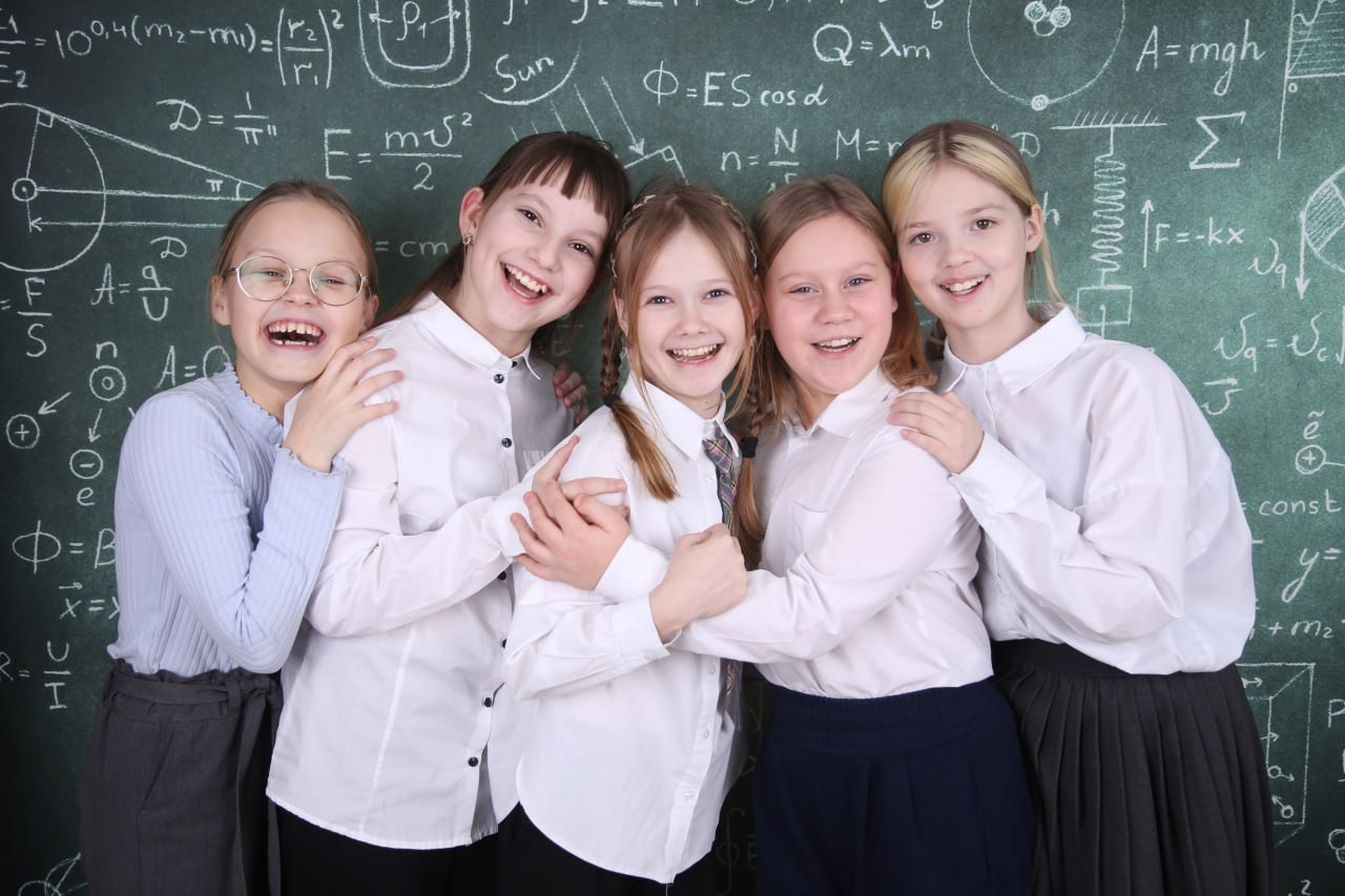 Выпускные альбомы для начальной школы печать на заказ. Выпускные альбомы в Тюмени для школ, садов, вузов спортивных секций