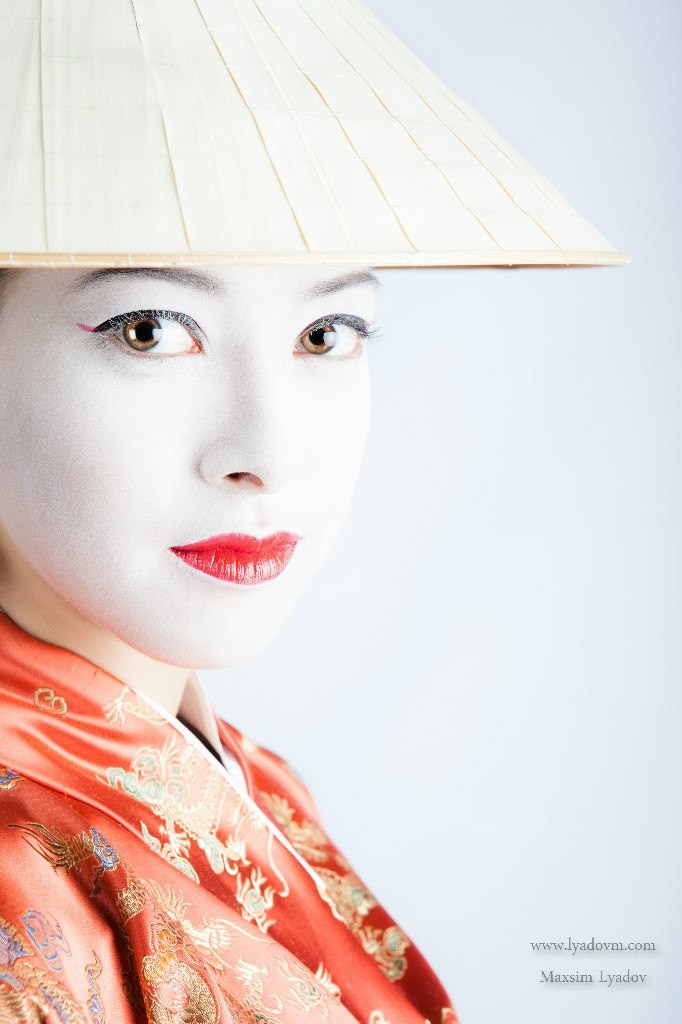 По всем правилам художественной фотосессии, сразу видна рука мастера