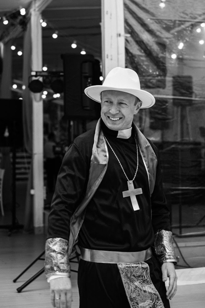 Ведущий Калашников. Подрядчики и друзья сети свадебных площадок House for wedding