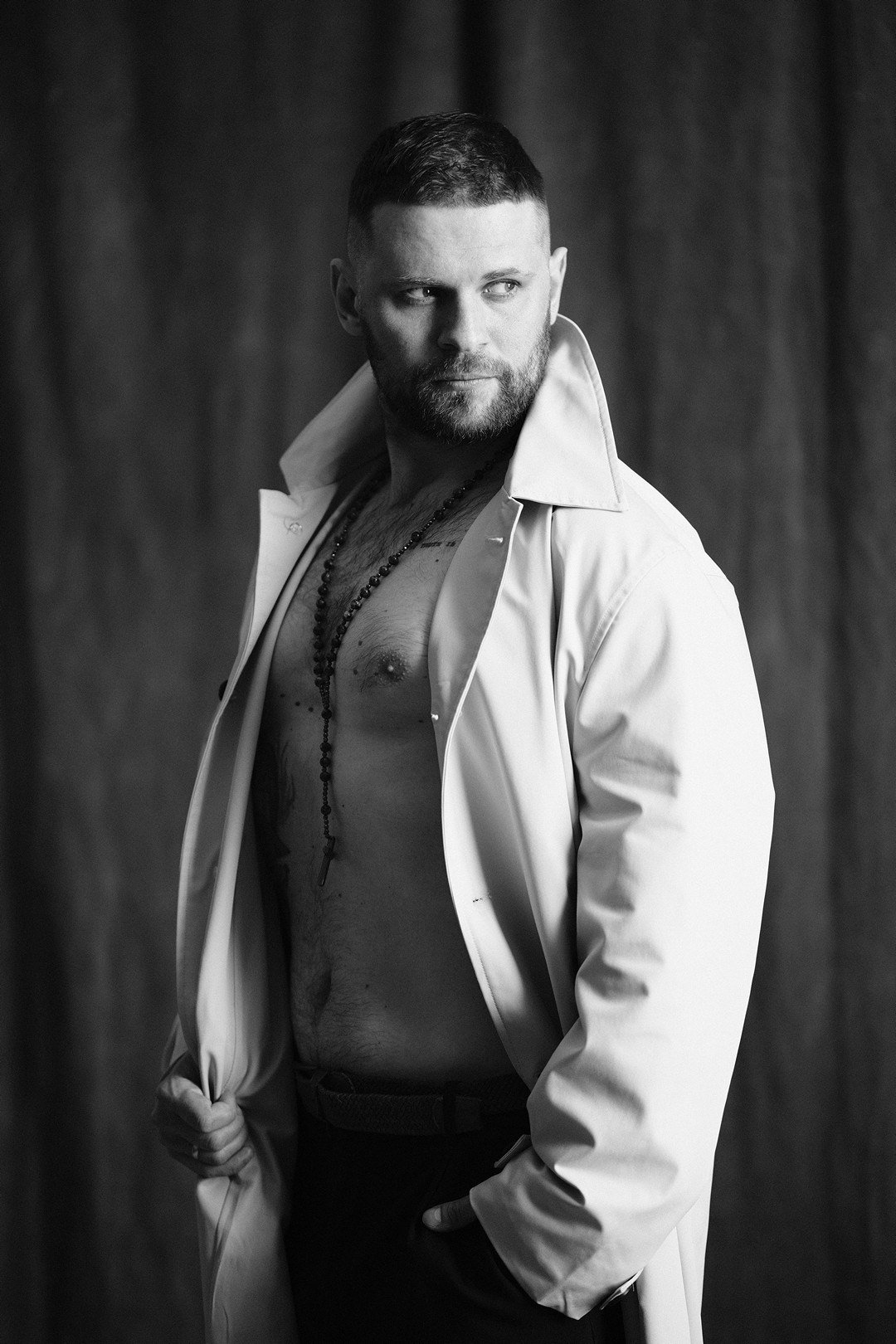 Фотограф Михаил Гуляев. Фотосессия в Новосибирске. Фотосессия в студии Новосибирск. Мужские фотографии.