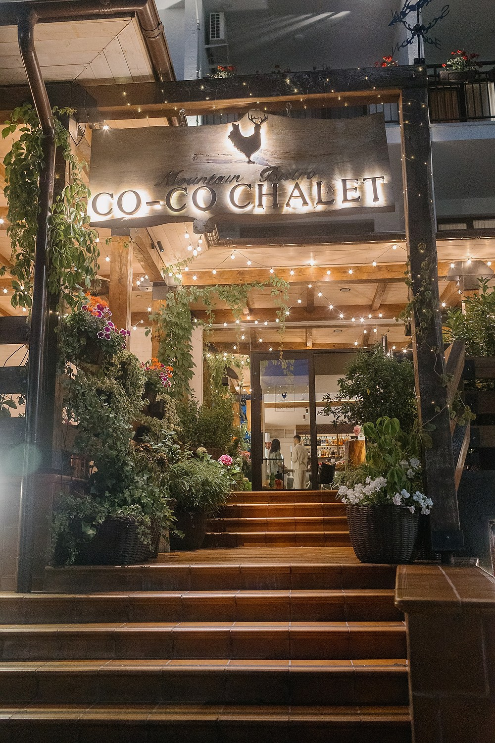 Ужин в CoCo Chalet. RetroChic Фото