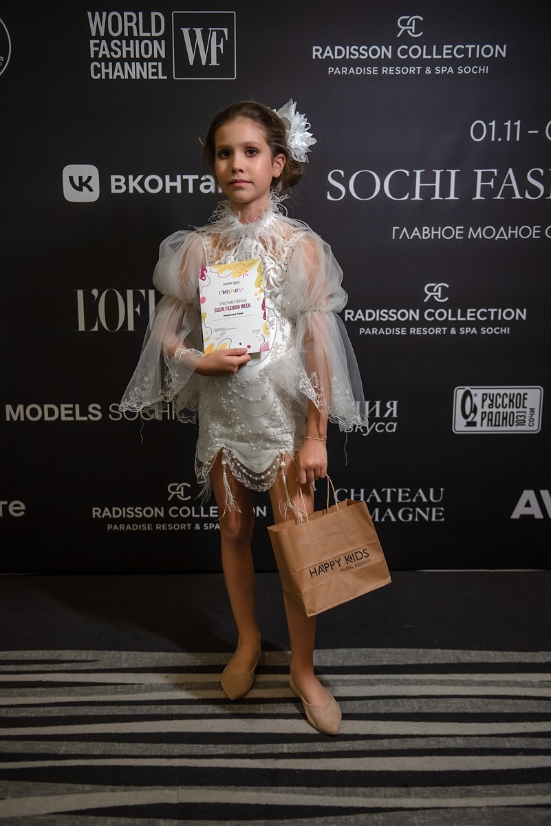 SochiFashionWeek2024 дизайнер Анохина Светлана. Семейный и коммерческий фотограф в Сочи Александр Бодунов