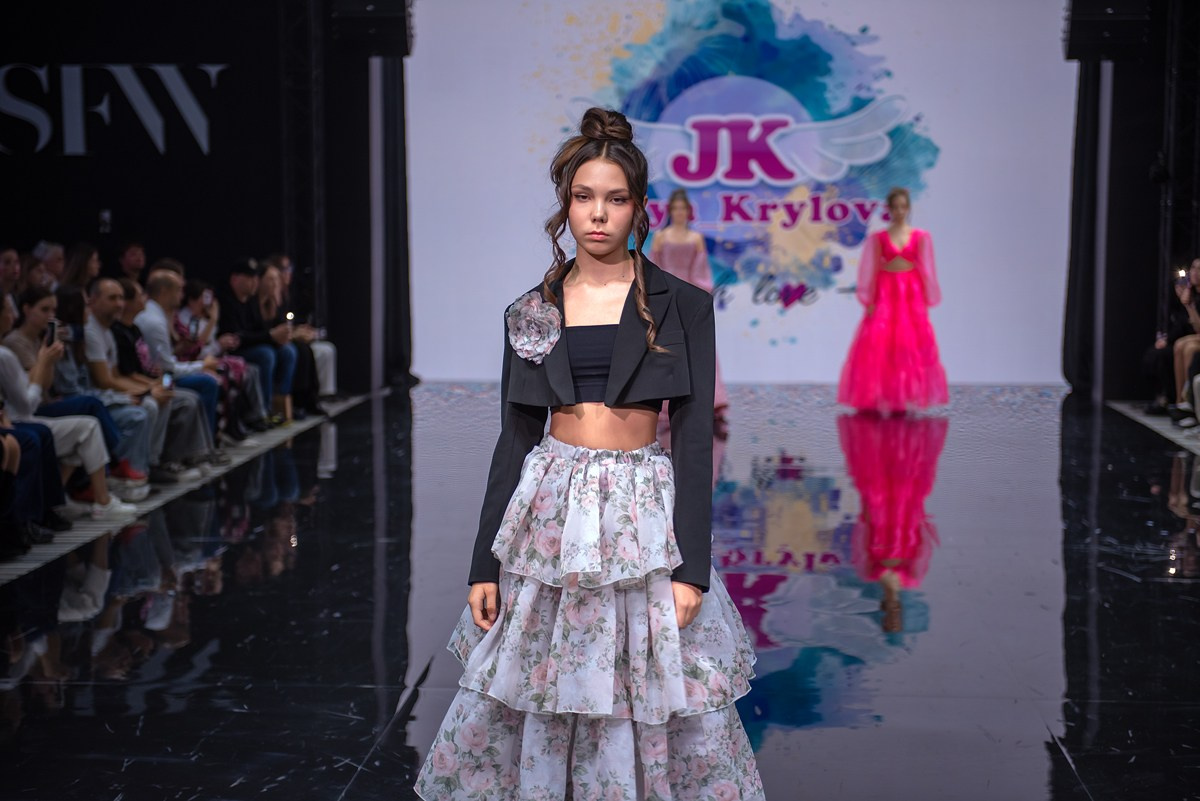 SochiFashionWeek2024 дизайнер Юлия Крылова. Семейный и коммерческий фотограф в Сочи Александр Бодунов