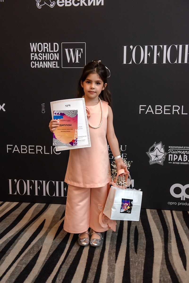 SochiFashionWeek2024 дизайнер Анохина. Семейный и коммерческий фотограф в Сочи Александр Бодунов
