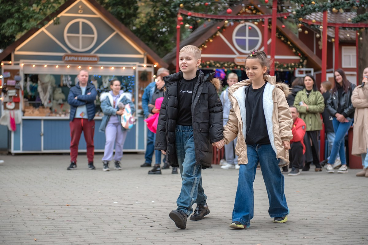 Парк Ривьера дефиле HAPPYkids. Семейный и коммерческий фотограф в Сочи Александр Бодунов