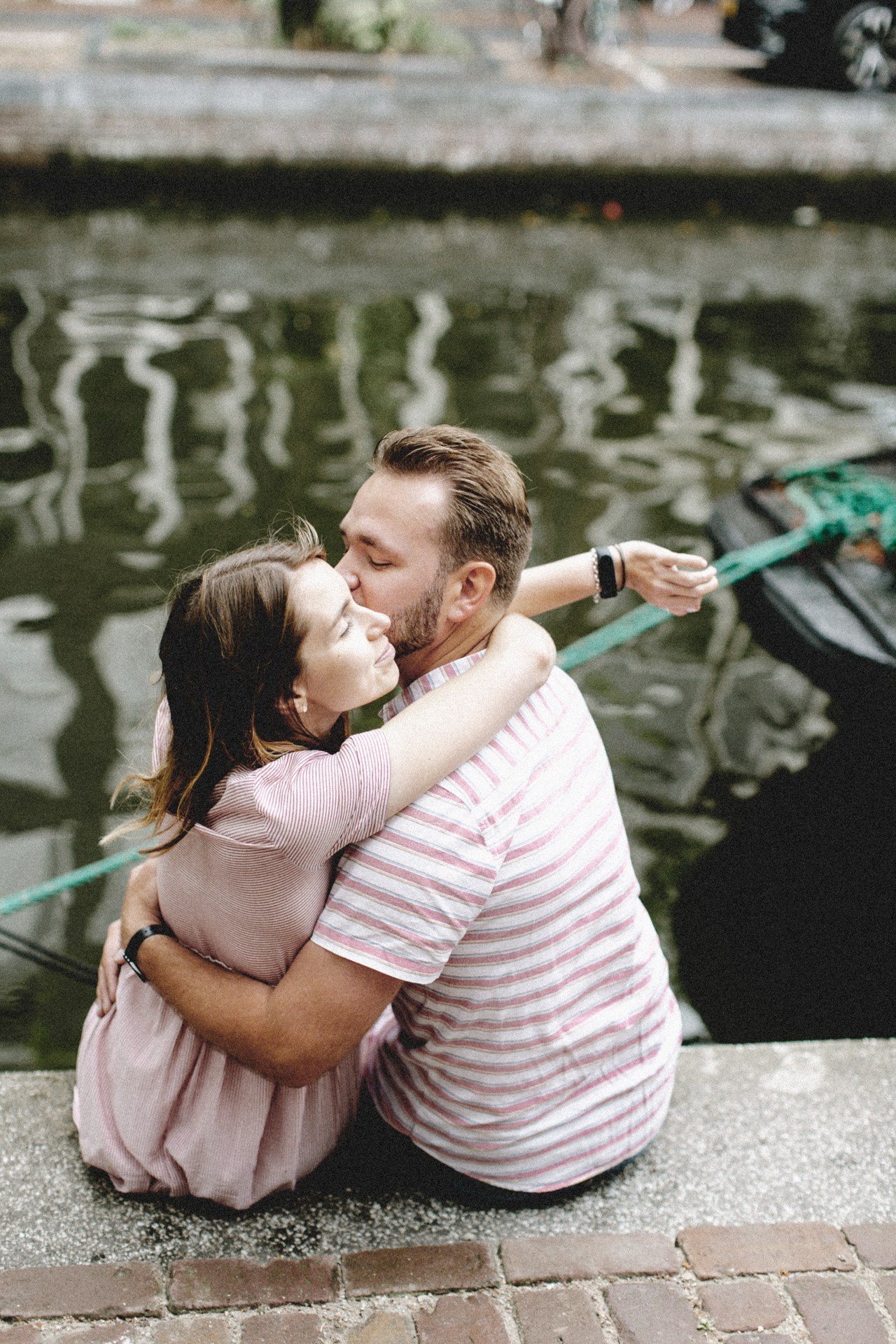 Потому что скоро вернутся в Амстердам. Про любовь