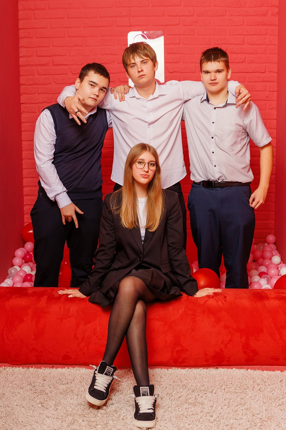 Студийная фотосессия для альбома 14 гимназия 9б. СИГМА | Студия выпускных альбомов Красноярск