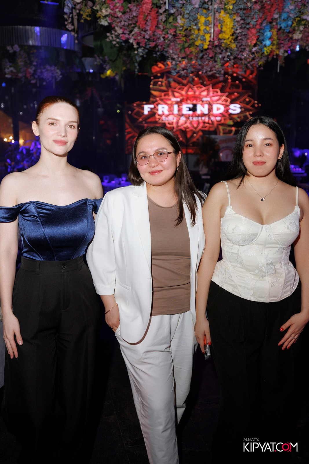 FRIENDS BAR & TERRACE. КИПЯТКОМ АЛМАТЫ! Фотосъемка мероприятий в Алматы