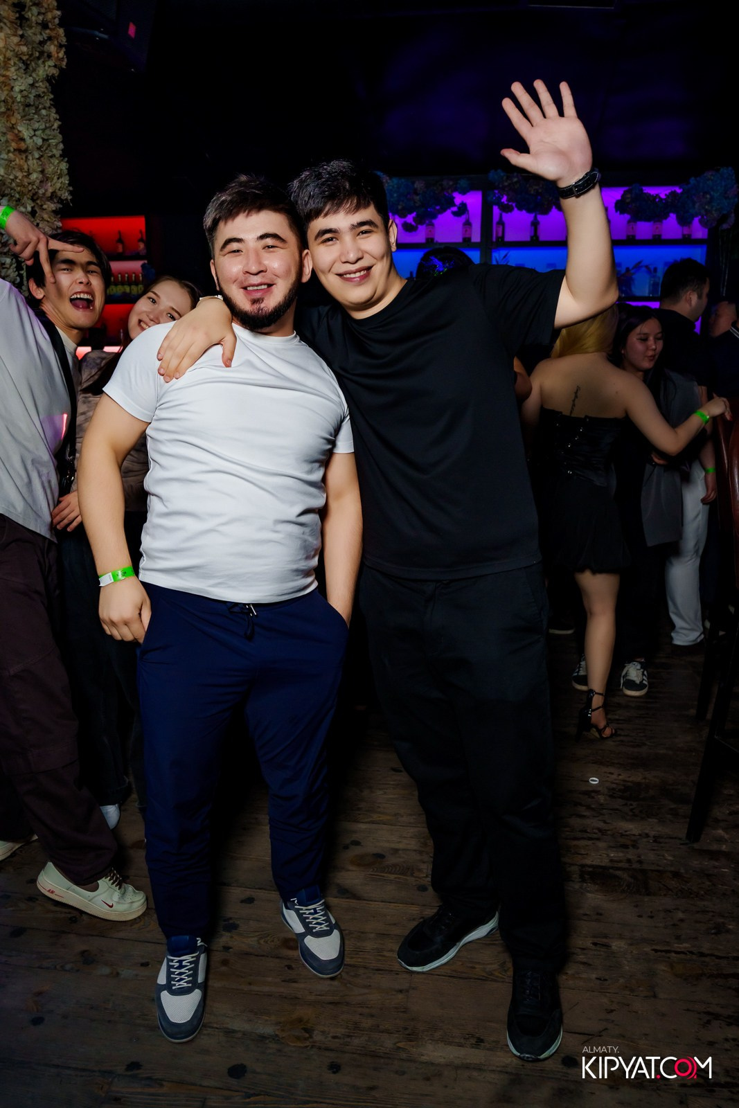 UYAT EMES BAR. КИПЯТКОМ АЛМАТЫ!