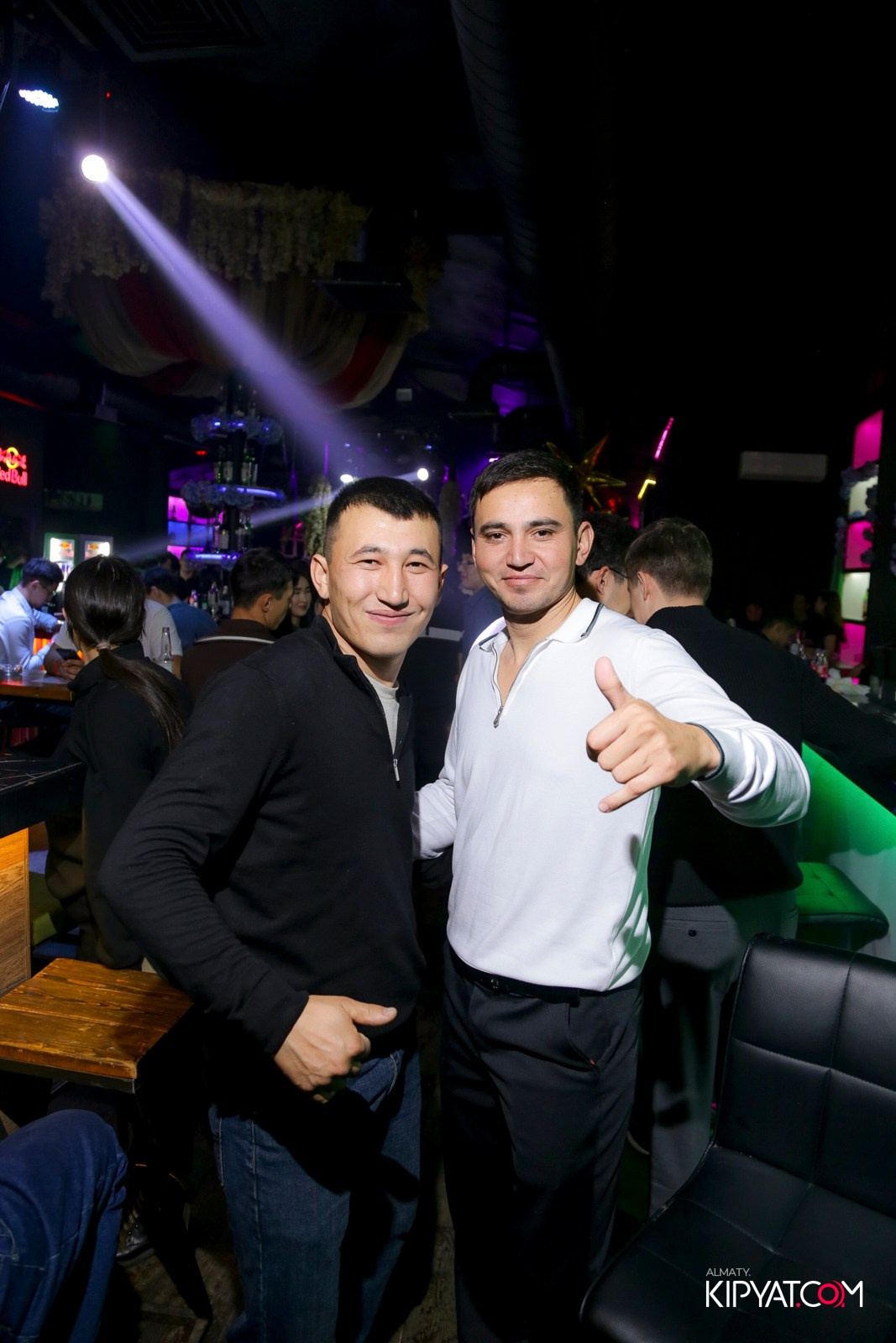 UYAT EMES BAR. КИПЯТКОМ АЛМАТЫ!